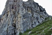 29 Alpinisti in arrampicata sulle pareti rocciose dello Zucco Barbesino